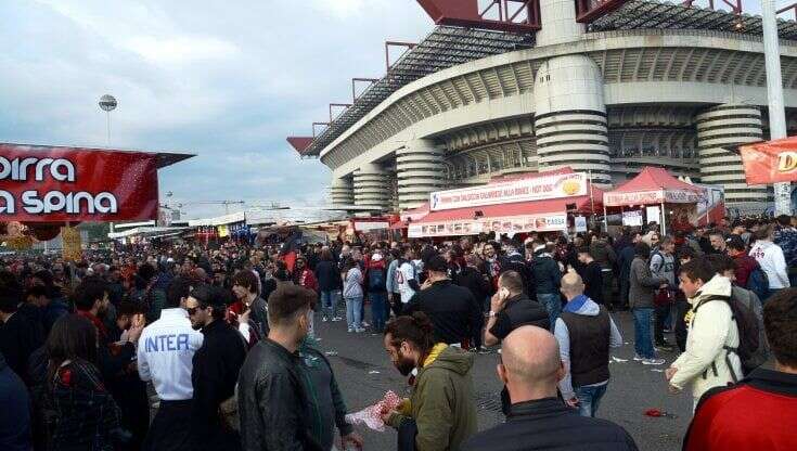 Il treno dei tifosi è bloccato a Rimini per il maltempo: derby Inter-Milan a rischio per centinaia di supporter pugliesi