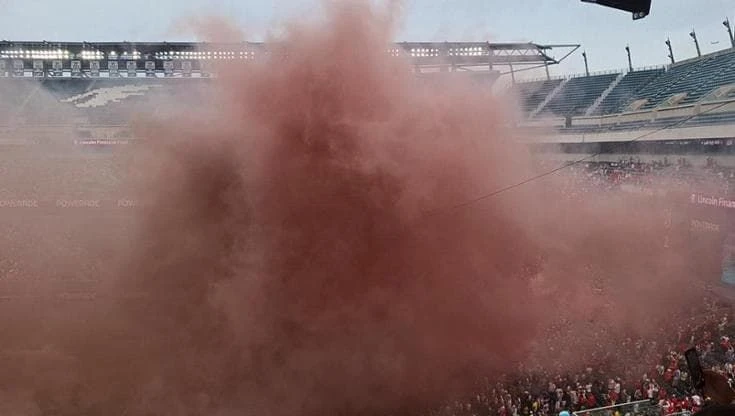 Il Wydad segna alla Juventus, i tifosi marocchini lanciano fumogeni e in campo non si vede più nulla