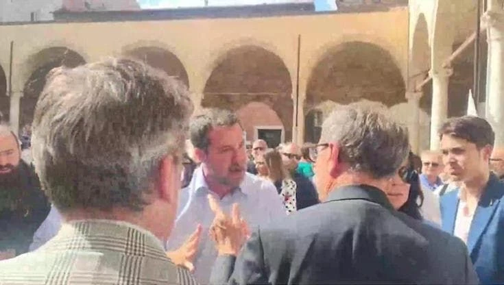 Salvini contestato sbotta con la sicurezza: 