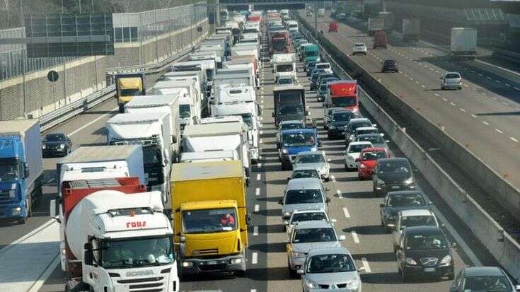 Maxi incidente sulla A4 in provincia di Bergamo: 30 persone coinvolte, tre feriti