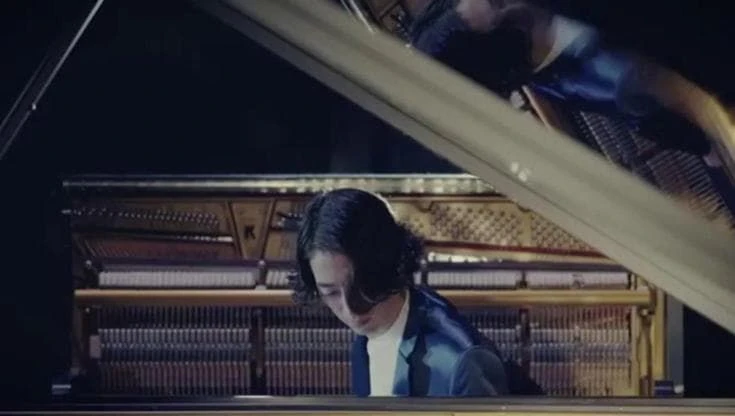 Hayato Sumino, genio del pianoforte: il Bolero suonato su due tastiere