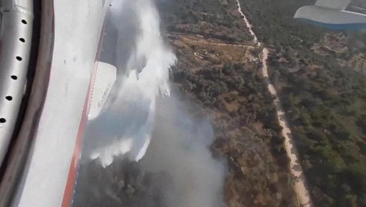 A bordo dei canadair che spengono il fuoco: le riprese aeree sugli incendi in Turchia