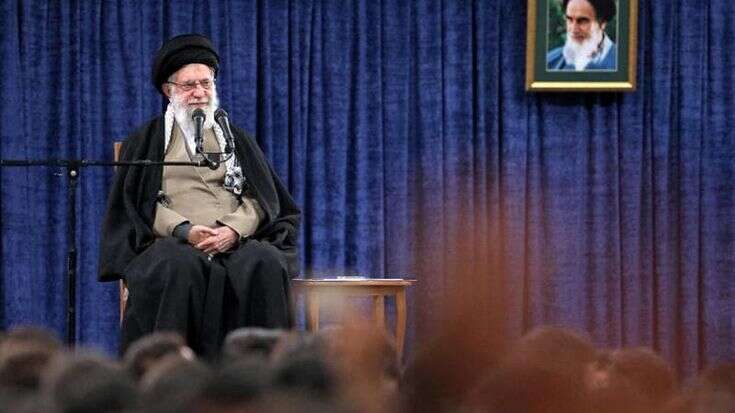 Iran, Khamenei: “Se gli Usa ci attaccano la risposta sarà dura e definitiva”