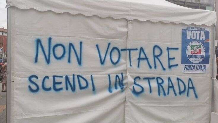 Elezioni, vandalizzato a Milano un gazebo di Forza Italia. Il sindaco Sala: 