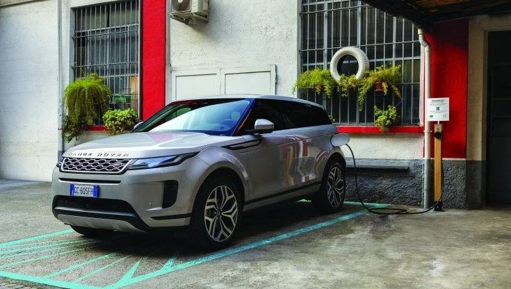 Evoque ibrida, la Range Rover che va oltre