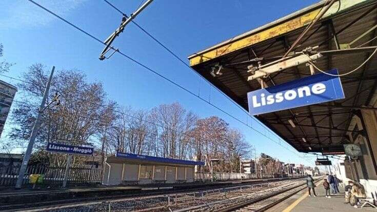 Rapinano un ragazzo e rischiano di farlo cadere sotto un treno alla stazione di Lissone: arrestati quattro minorenni