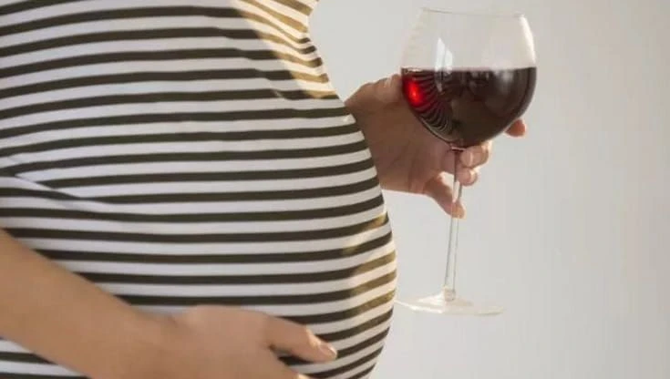 Alcol in gravidanza: se la mamma beve il bimbo è più a rischio di disabilità intellettiva
