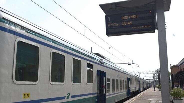 Mortara, capotreno presa a schiaffi da un passeggero: gli aveva chiesto di spegnere la sigaretta