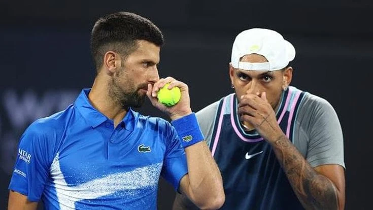 Djokovic e i messaggi notturni di Kyrgios: “Mi scrive dai locali a orari improbabili. Riuscirà a farmi ubriacare”