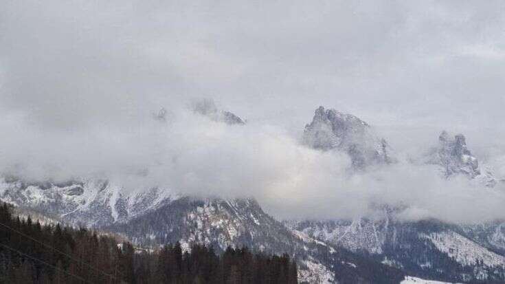 Previsioni meteo, weekend con neve abbondante, vento e pioggia. Da lunedì scoppia la primavera