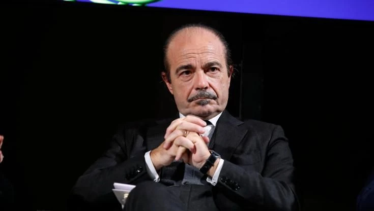 Butti: “Sbagliato vietare gli smartphone ai minori. Spid? Cie più sicura”