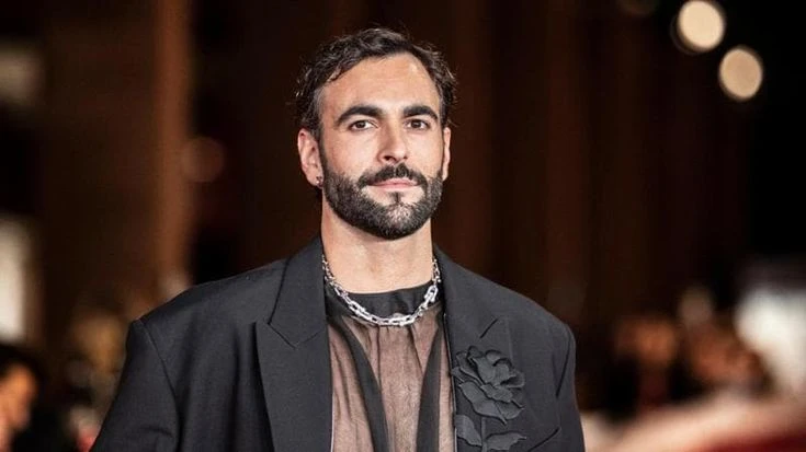 Marco Mengoni, le lacrime sul palco: “Grazie mamma, grazie”