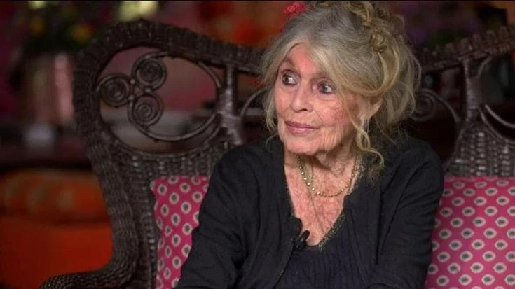 Brigitte Bardot in tv: “Prigioniera di me stessa, non ho mai potuto bere un caffè in un bistrot”