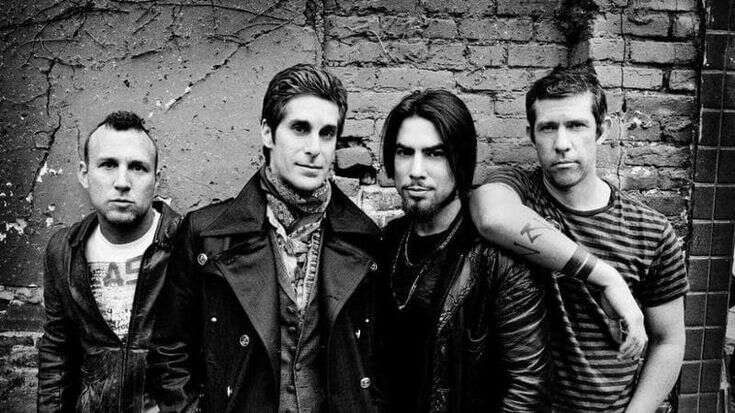 Jane’s Addiction, cantante e chitarrista si picchiano sul palco e il concerto finisce