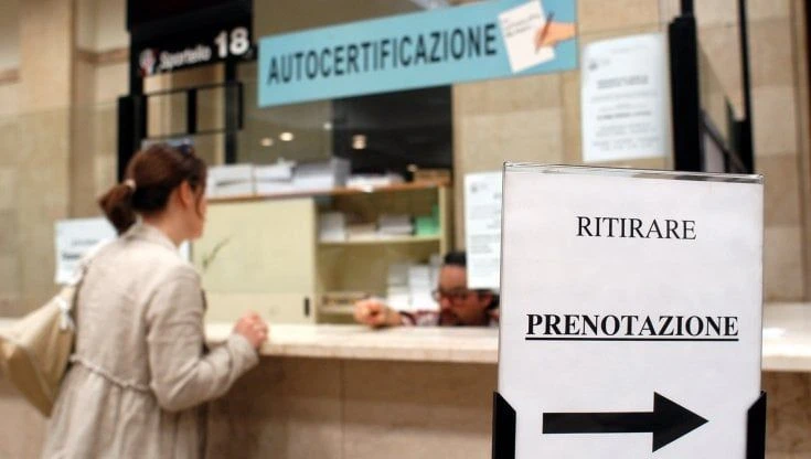 Le rubano i documenti e diventa madre a sua insaputa di una bambina: la scoperta di una donna all'Anagrafe di Pavia