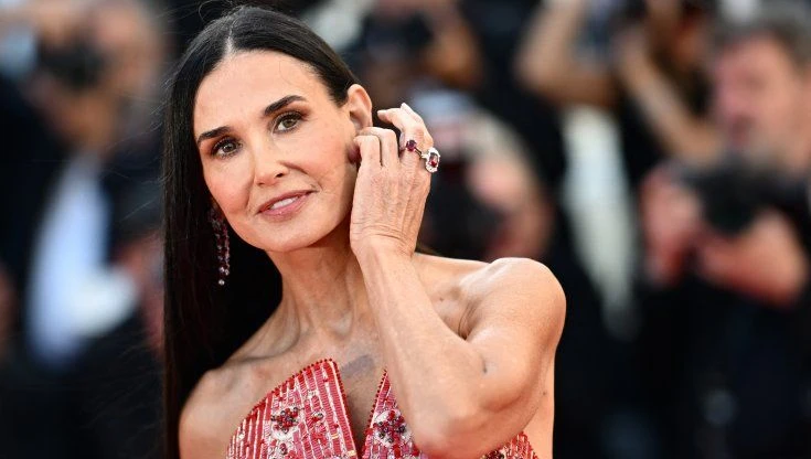 Nostalgia anni Novanta: il ritorno a Cannes di Demi Moore 27 anni dopo il red carpet con Bruce Willis. E Bebe Vio da podio