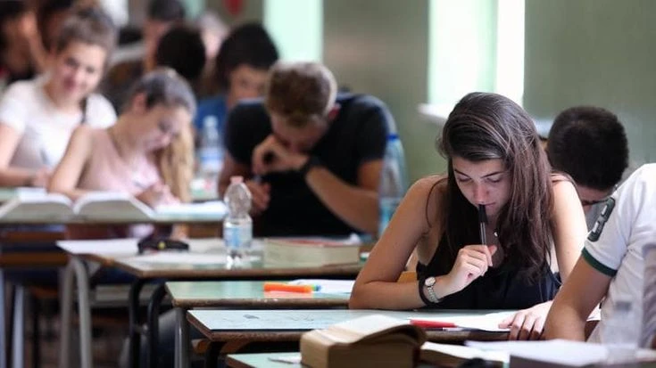 Lettera di una mamma a Valditara: “La Maturità è una farsa, il voto è già deciso prima dell’esame”