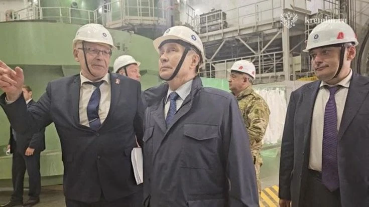 Mosca accusa Kiev: ha tentato di abbattere con i droni l’elicottero di Putin nel Kursk