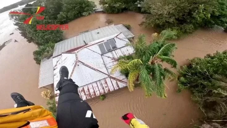 Australia, alluvione nel Nuovo Galles del Sud: anziana salvata dall'intervento dell'elisoccorso