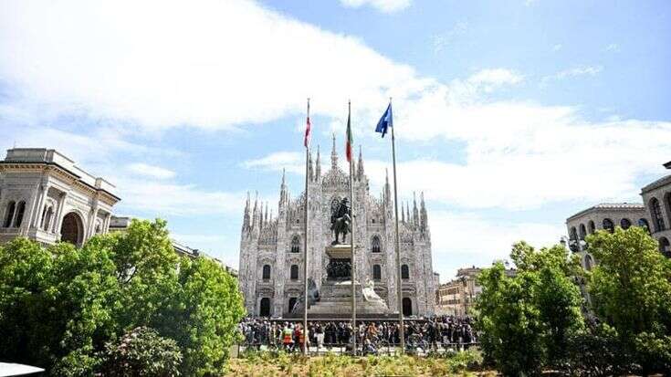 Piazza Duomo cambia look: addio a palme e banani, sono arrivate le nuove aiuole di Oasi Zegna