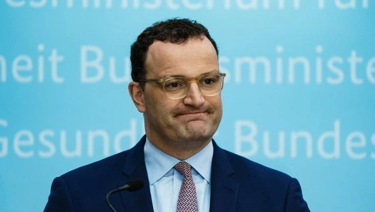 Germania, accuse al ministro della Salute: mascherine difettose ai disabili