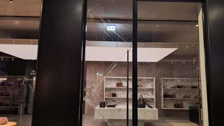 Furto con spaccata nella boutique Saint Laurent in pieno centro a Milano, preso il ladro