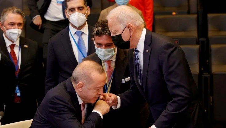 “Un passo indietro in Libia”. La Nato in pressing su Erdogan