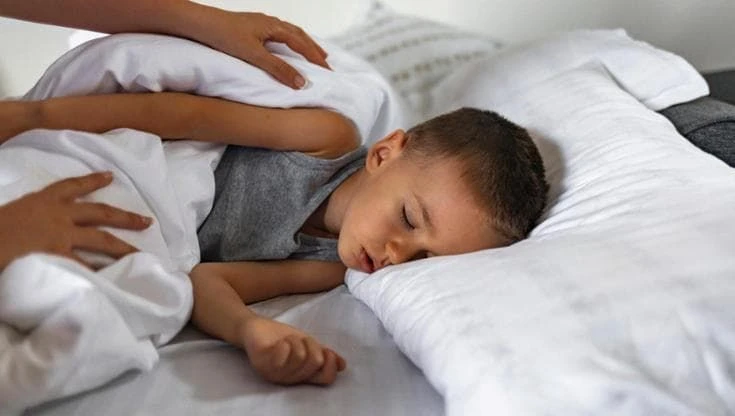 Pipì a letto, nella metà dei casi non si smette da soli. I consigli dei pediatri