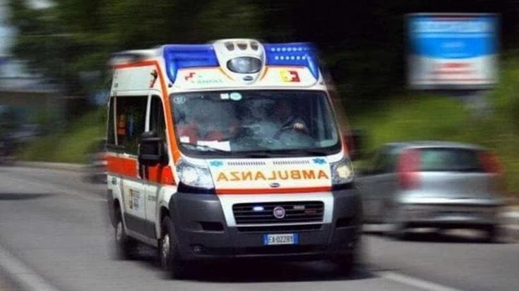 Trentino, camion investe e uccide una ragazza di 15 anni alla fermata del bus