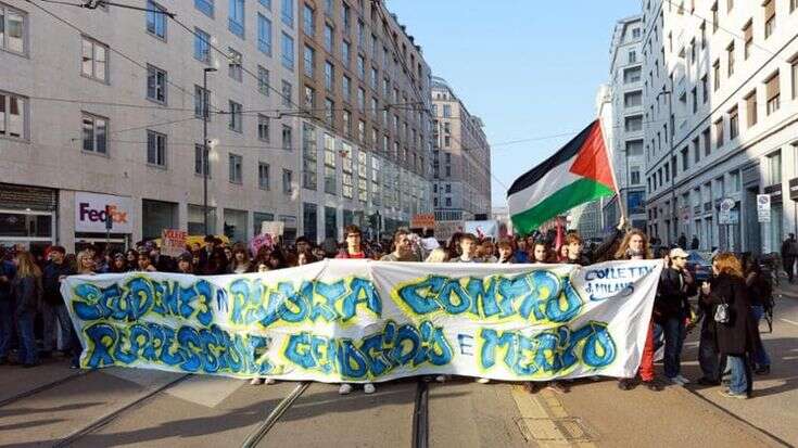 “No Meloni day”, il corteo studentesco a Milano per protestare contro governo e guerra