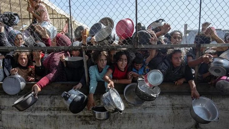 Gaza, panico per la fame. Oltre cento camion saccheggiati a Khan Younis