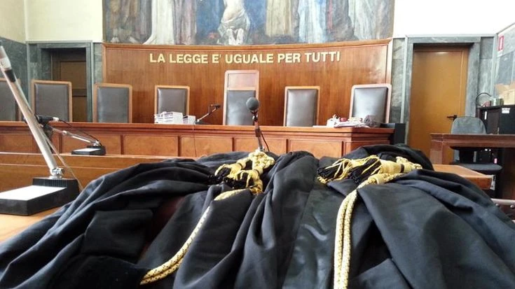 Foto intime di ragazze minorenni nella chat della squadra di sci: allenatore e atleta patteggiano