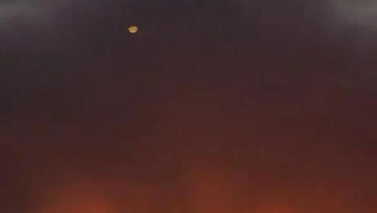 Ucraina, i russi bombardano la città di Kremenchuk: alte colonne di fumo all'alba dopo il raid