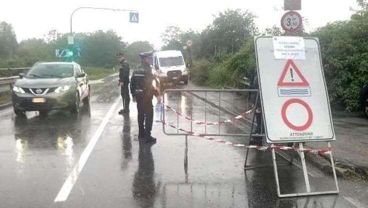 Maltempo a Milano, esonda il Seveso: strade chiuse e allagamenti