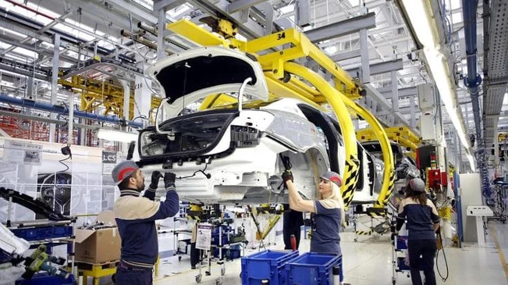 Auto, Elkann chiede certezze alla Ue. Maserati da Mirafiori torna a Modena