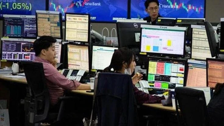 Le Borse oggi, 15 agosto. Mercati asiatici in rialzo, Milano chiusa per il Ferragosto