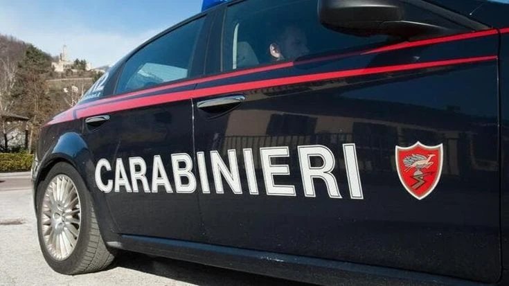Donna uccisa dal marito nel Milanese, figlia di 10 anni chiama i soccorsi