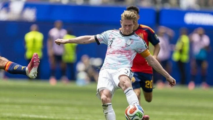 Napoli e De Bruyne: qua la mano, il belga allo show del Centenario