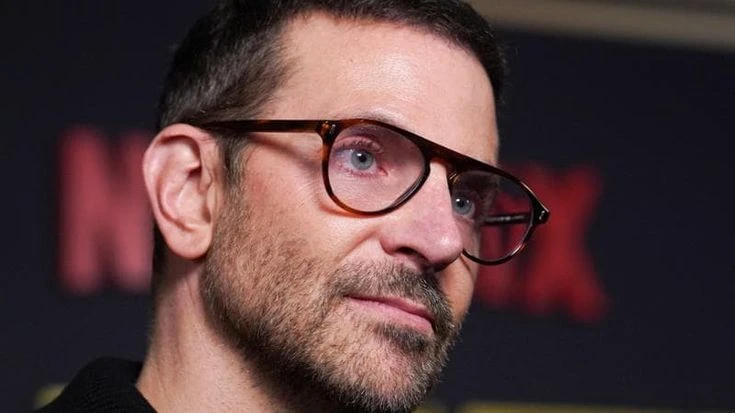 Bradley Cooper attore, regista e… cuoco di hamburger per beneficenza