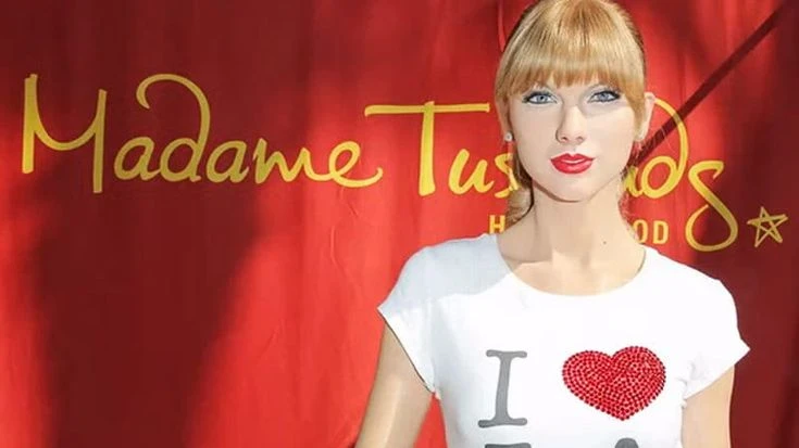 Taylor Swift da record, Madame Tussauds la celebra con 13 nuove statue di cera