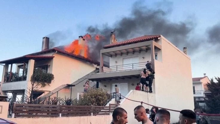 Grecia: incendi a 30 chilometri da Atene, evacuate decine di persone