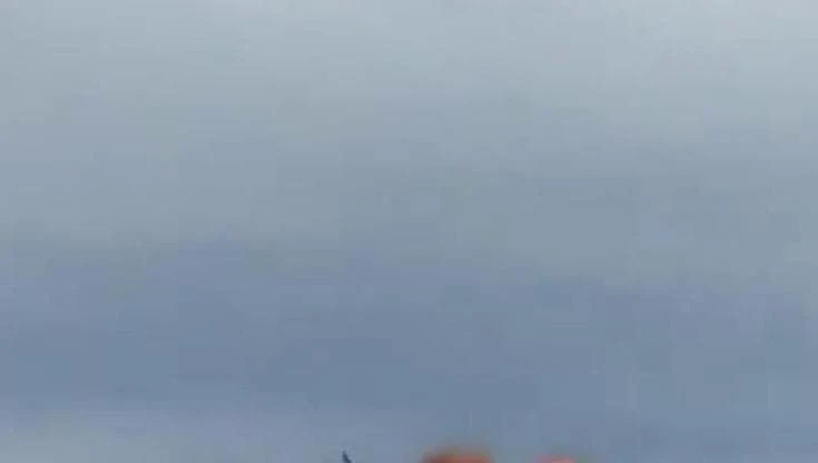 Ucraina, drone russo su una fattoria: l'ordigno esplode vicino a un contadino a bordo di un trattore