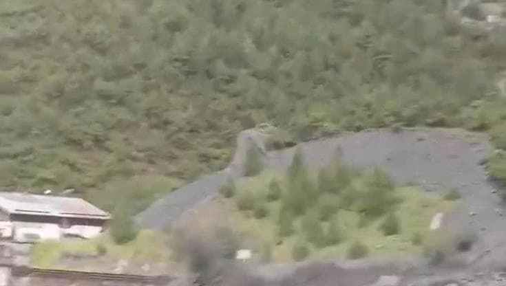 Maltempo, violento temporale a Livigno: enorme colata di acqua e fango invade la strada