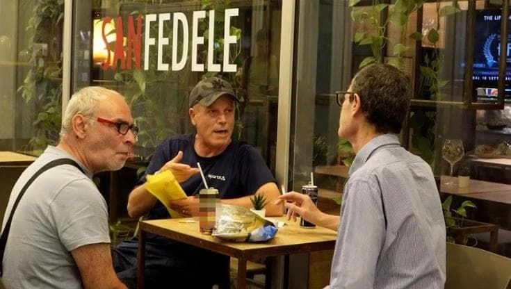 Milano, vicino al Duomo c'è un bar per senza fissa dimora: 