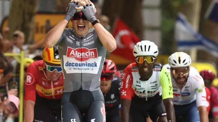 Philipsen è la prima maglia gialla del Tour: successo a Lille su un gruppo ristretto. Ganna ritirato