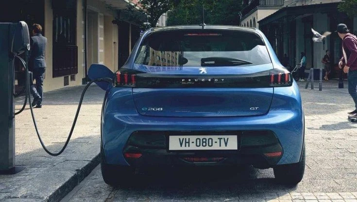 La prova video della 208 elettrica