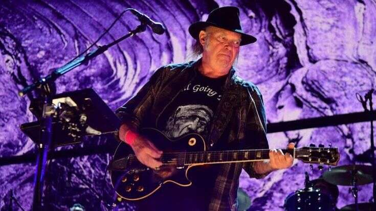 Il regalo di Neil Young, una playlist da ascoltare di fronte al caminetto