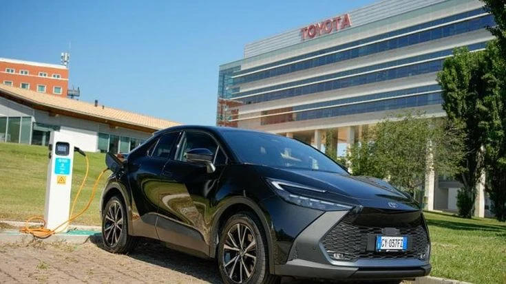 Toyota CH-R, quando il plug-in fa concorrenza al full hybrid (e lo batte anche). La prova comparata