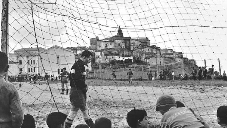 Il Museo di Fotografia Contemporanea di Cinisello Balsamo rende omaggio al calcio con la mostra 