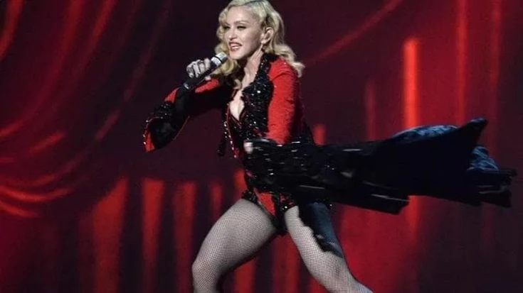 Madonna festeggia un anno dalla “guarigione miracolosa”: “Ero quasi morta: la vita è bella”